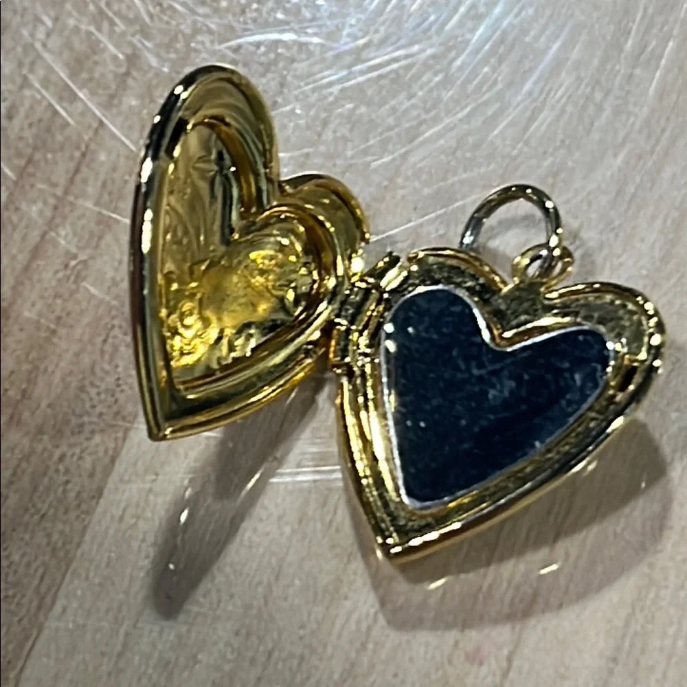 Locket Gold Heart‎ Pendant